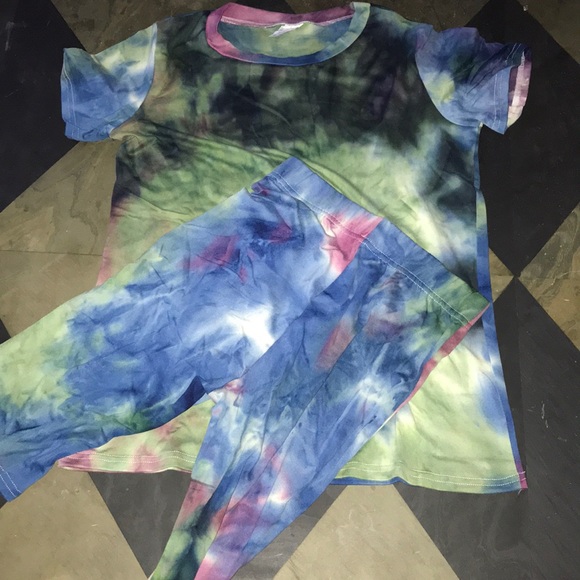 Tie-die shirts and biker shorts multi-color😍 - Picture 7 of 8